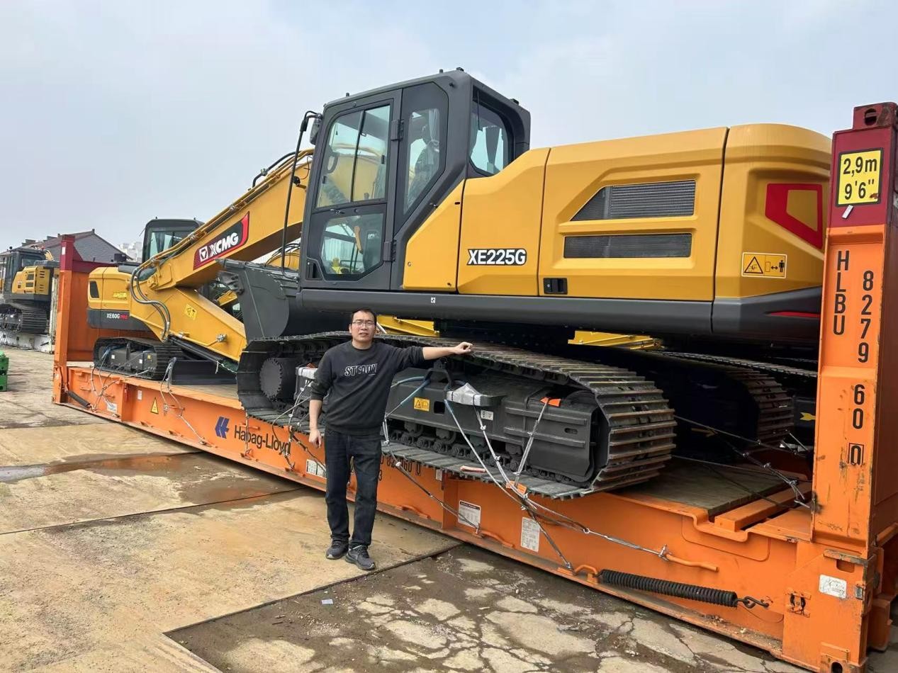 Smart Logistics & Efficient Delivery: XCMG XE225G and XE60G PRO Arrive at Posorja Port, Ecuador