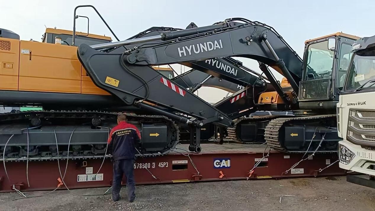 Massive Shipment! 6 Units of Hyundai HX220L Excavators Bound for Buenaventura, Colombia