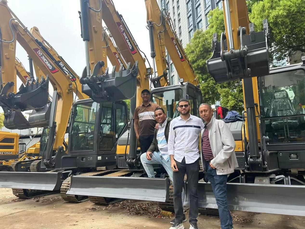 Building Trust Across Borders: Dominican Clients Visit XCMG Facility (April 10, 2026)