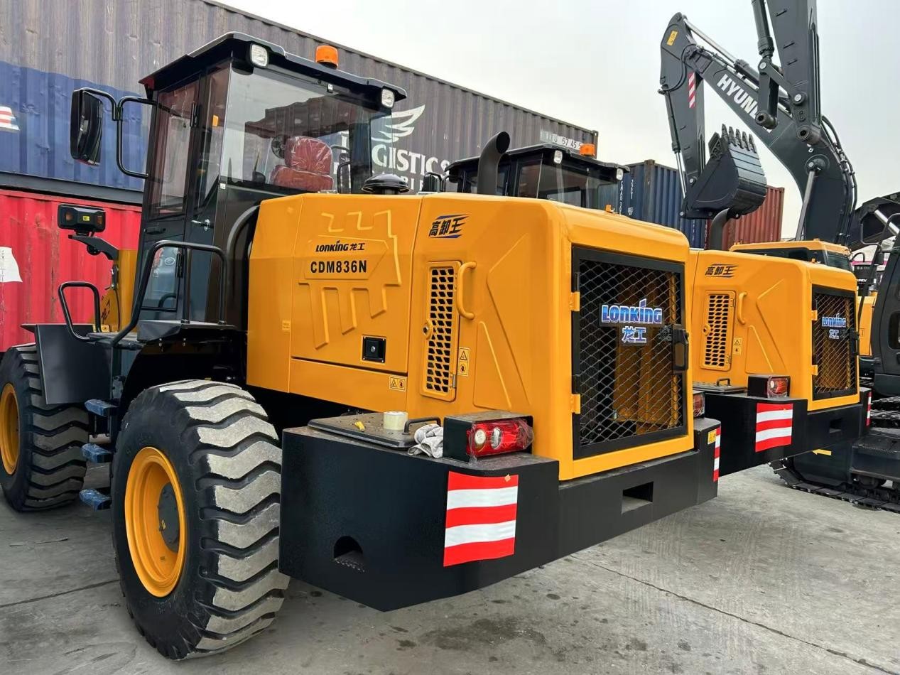 Joint Delivery of Lonking Wheel Loaders and Hyundai Excavators to Colombia, Boosting South American Infrastructure